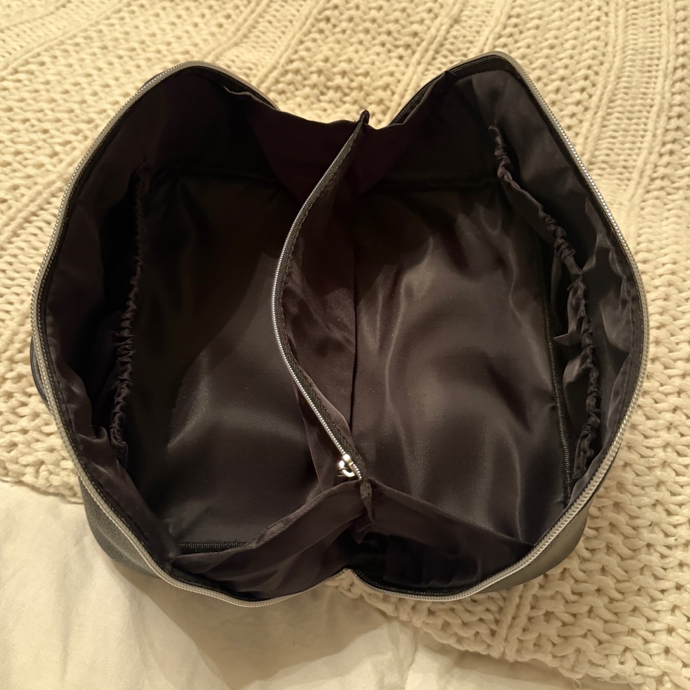 MAC Cosmetics Makeup Bag - Picture 4 of 4